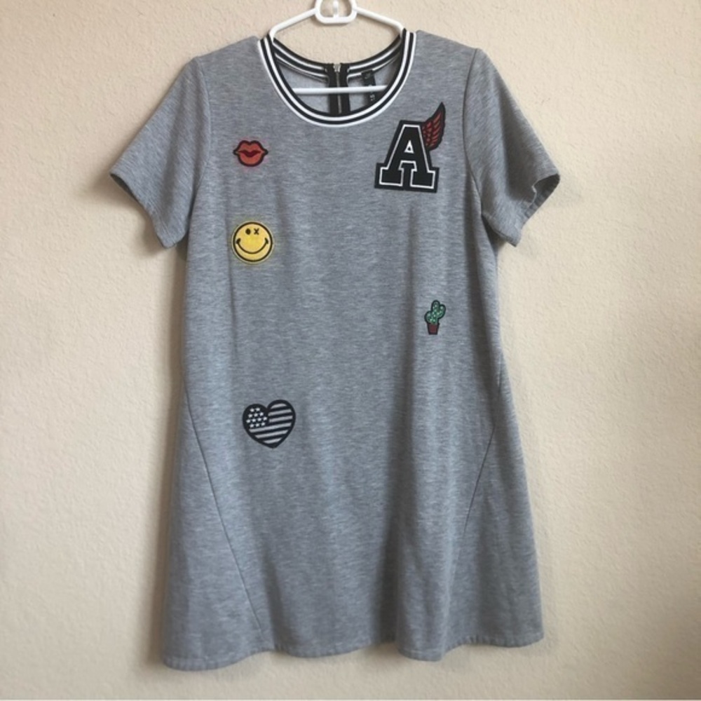Design Lab Dress Gray With Black Ringer Neckline Short Sleeve Patches Trendy